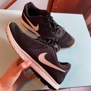 Nike Women’s Flex Experience Run 6 Shoes - Size 9